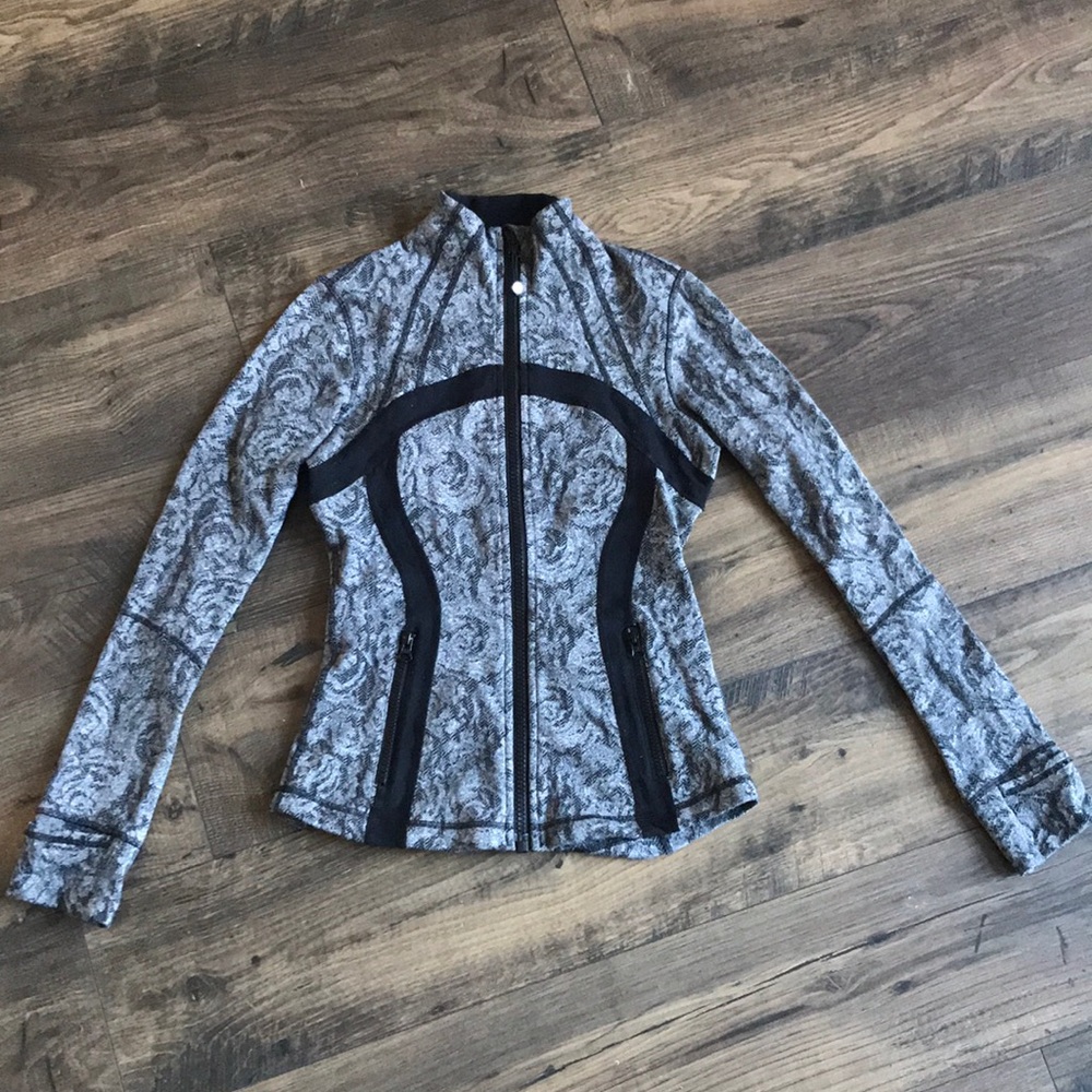 Lululemon define jacket size 4